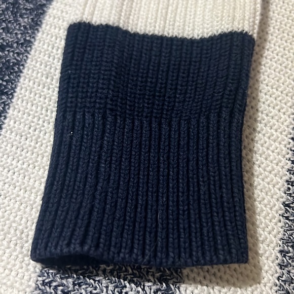 Sweater - Picture 6 of 7